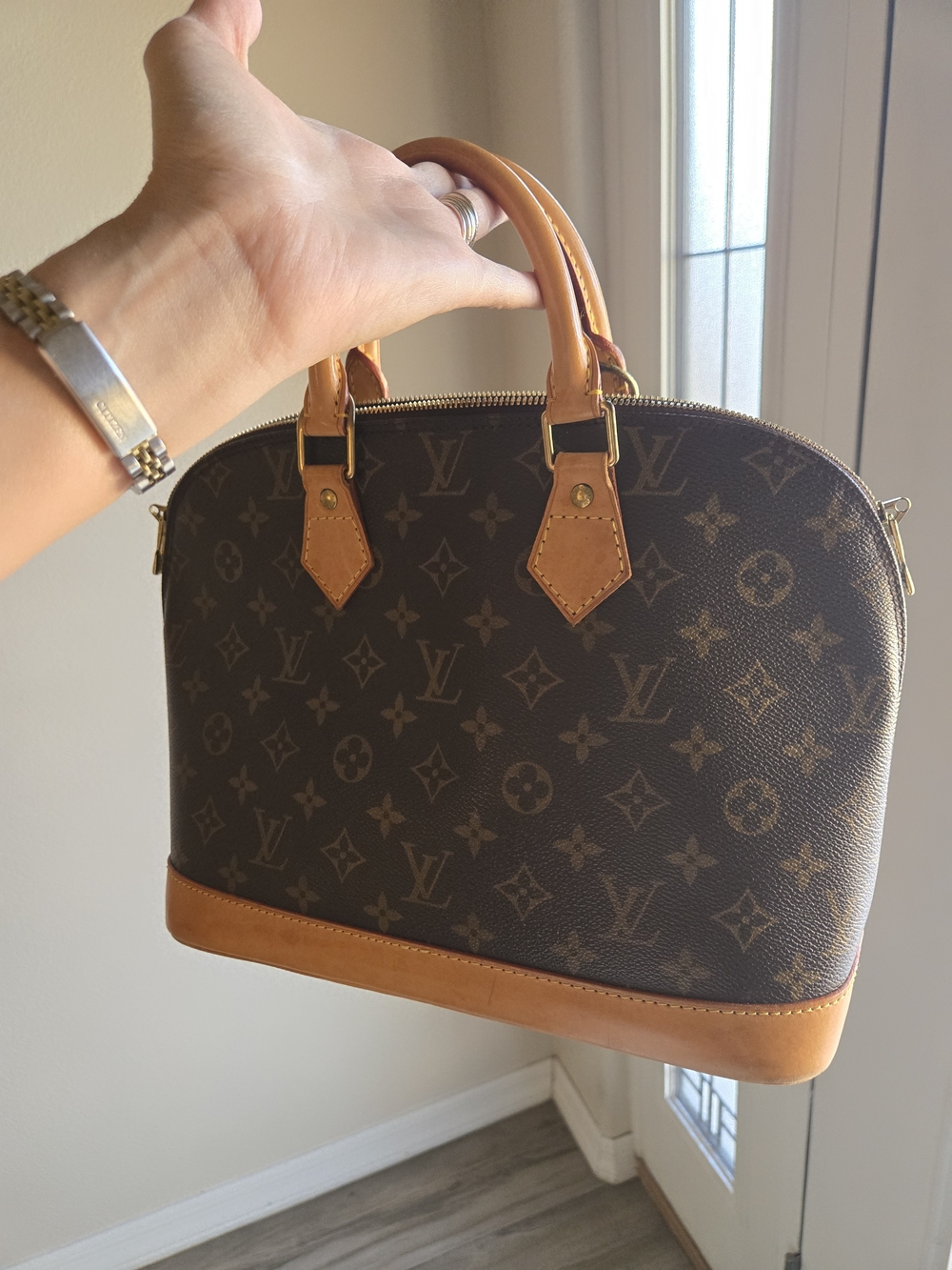 Authentic Louis Vuitton Monogram Alma Handbag in Brown/Tan - Picture 2 of 16